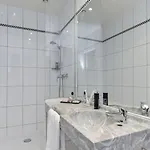 Du Pre Hotel 3*